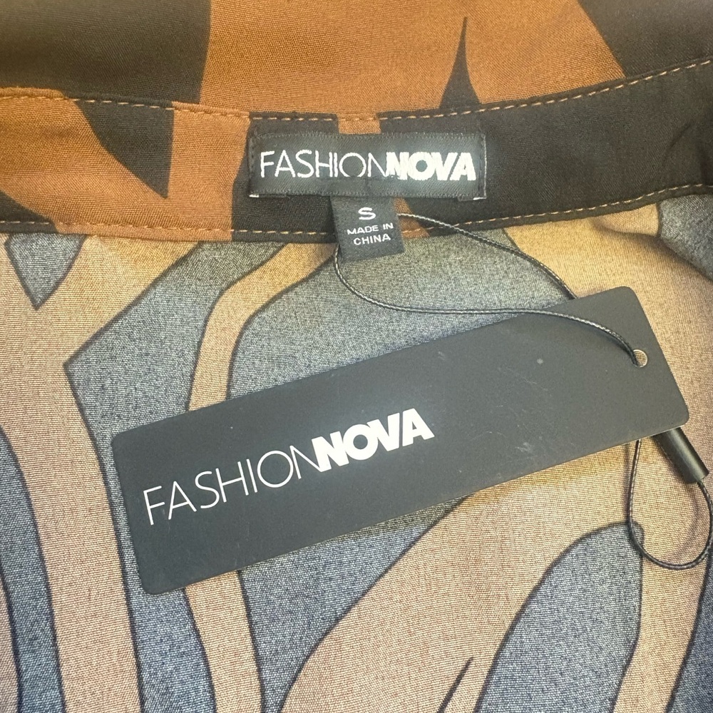 NWT printed jumpsuit. Fashion Nova, small